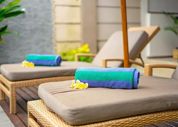 Alamanda, Location And Close To Restaurants *