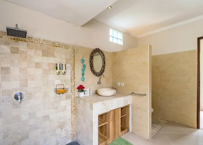Alamanda, Location And Close To Restaurants
