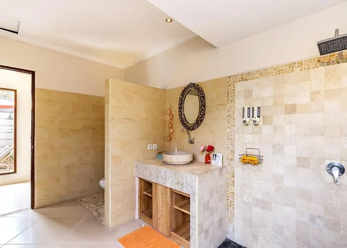 Alamanda, Location And Close To Restaurants