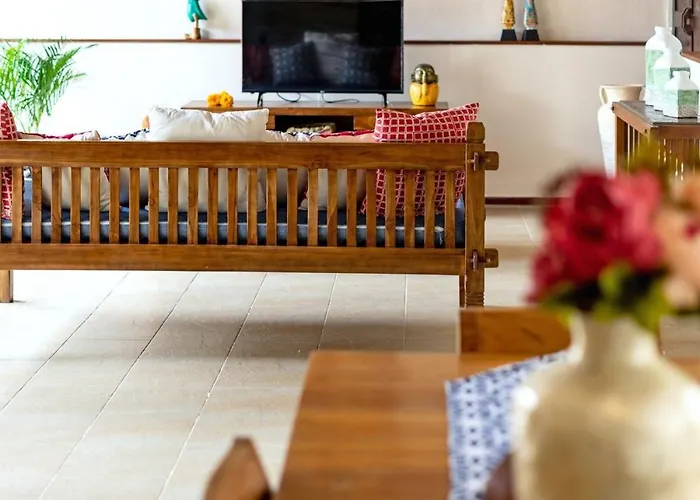 Alamanda, Location And Close To Restaurants Вилла Семиньяк