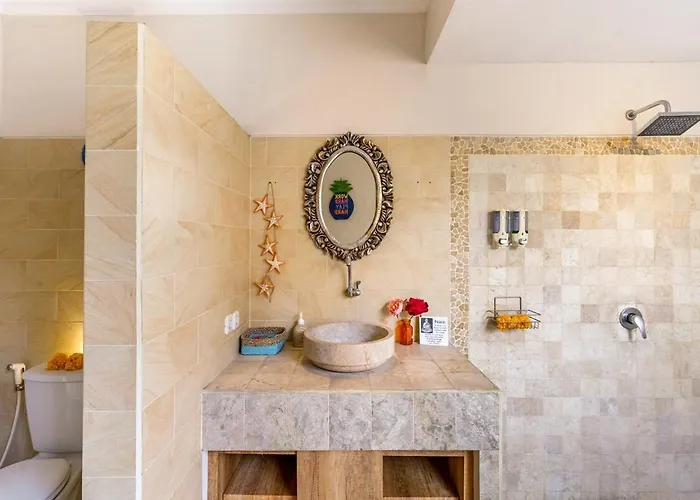 Alamanda, Location And Close To Restaurants Вилла