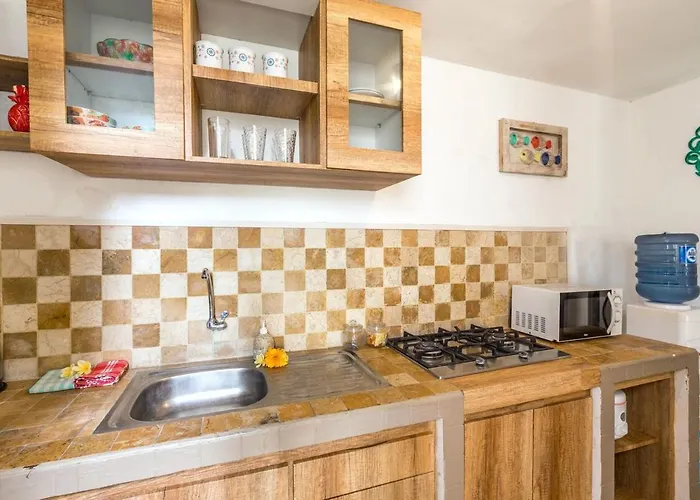 Вилла Alamanda, Location And Close To Restaurants