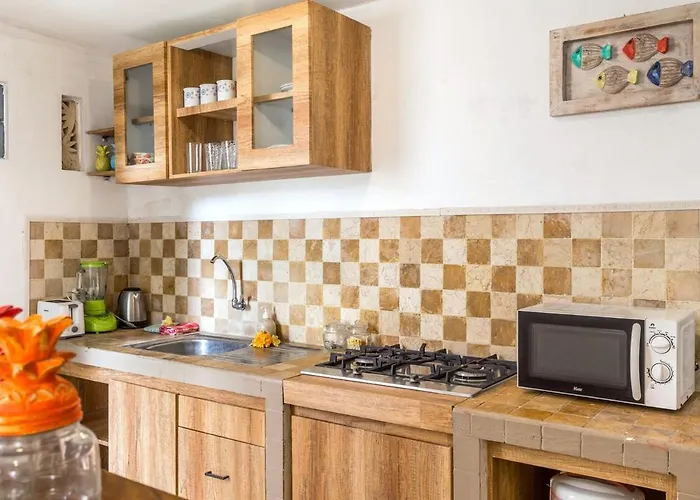 Alamanda, Location And Close To Restaurants Семиньяк