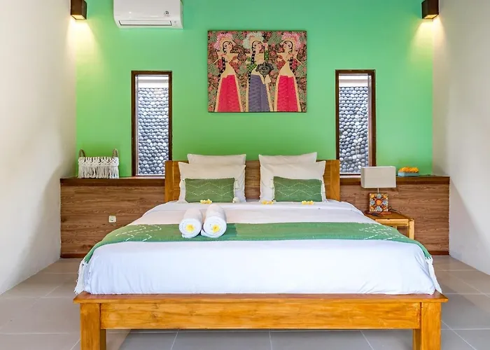 Alamanda, Location And Close To Restaurants *